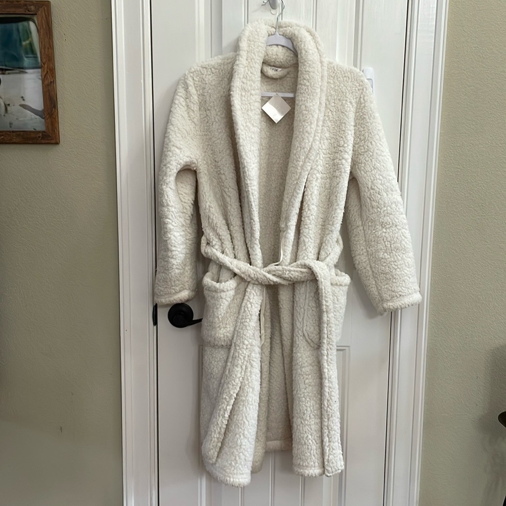 ULTA cream Sherpa robe with belt. S/M